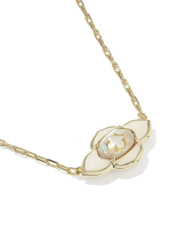 Kendra Scott Abbie Medallion Short Pendant Necklace