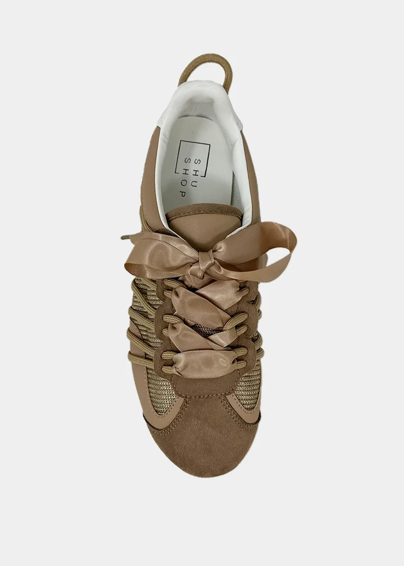 Sheryl Sneaker-ina