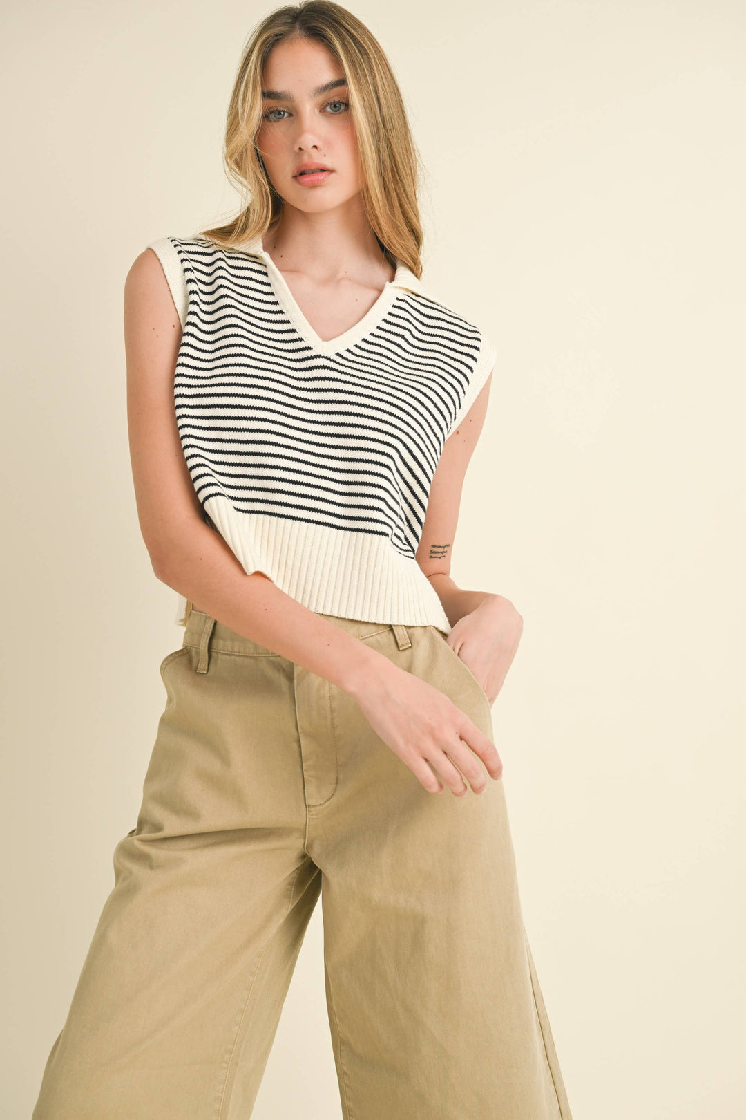 V-Neck Stripe Collar Knitted Top