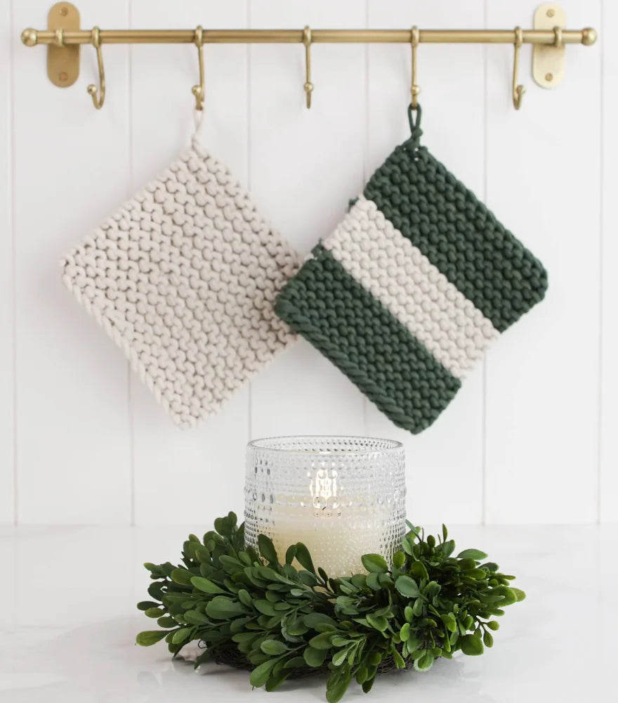 White Middle Stripe Pot Holder Set