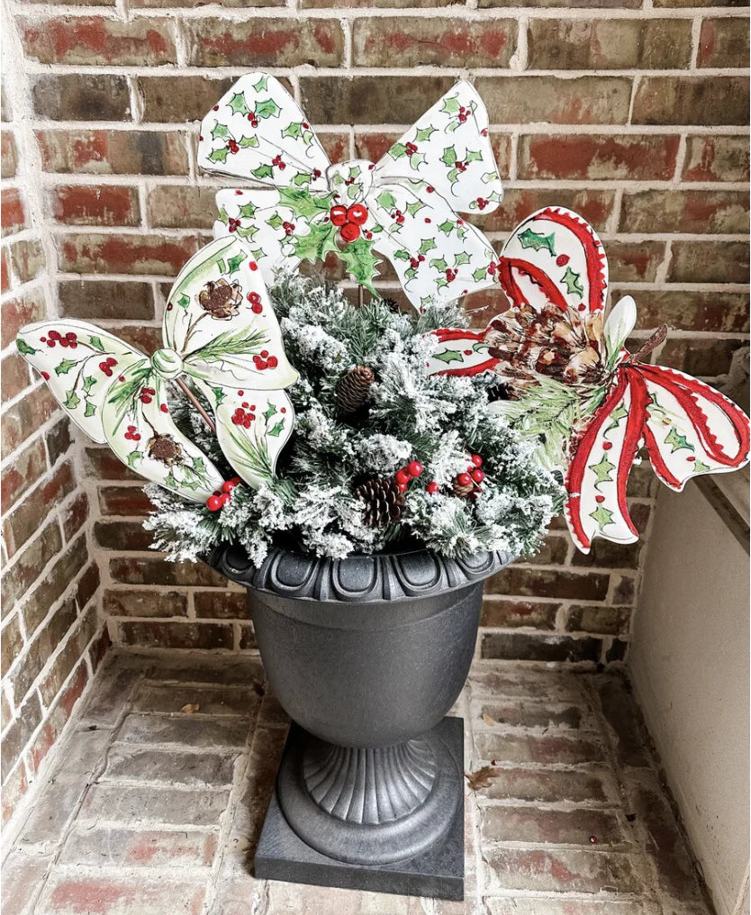 Beck's Traditional Pinecone Bows