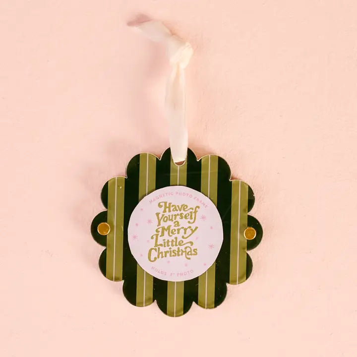 Scalloped Round Picture Frame Ornaments