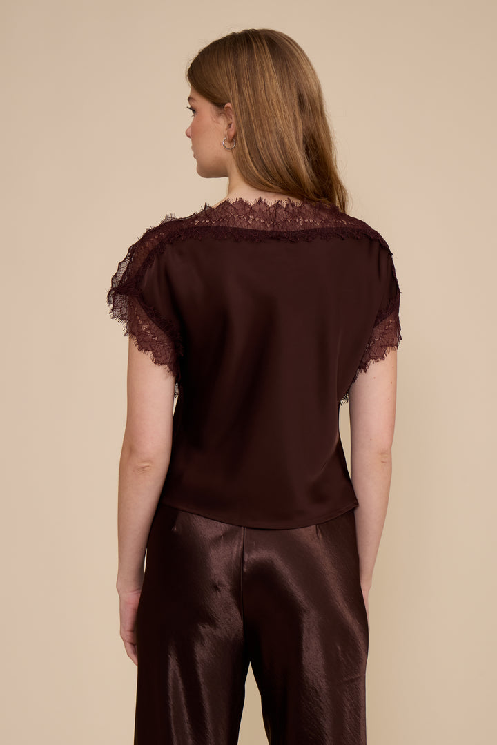T5622 CHRIS LACE TRIM TOP