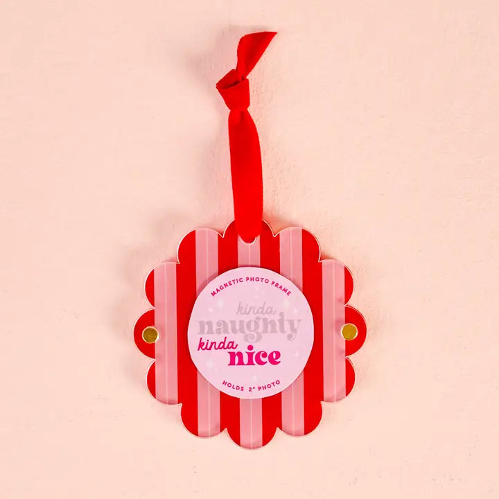 Scalloped Round Picture Frame Ornaments