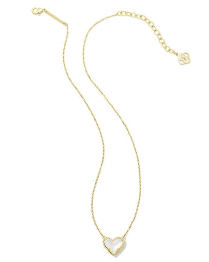 Ari Heart Short Pendant Necklace