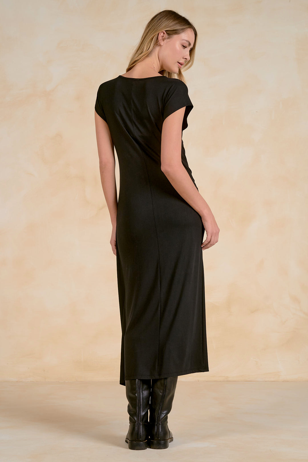 Elan Gold Buckle Ruched Midi Dress – Black